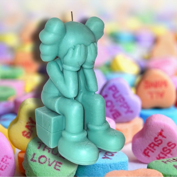 Designer Custom Hand Poured Kaws Street Art Candle Decor - Picture 5 of 16